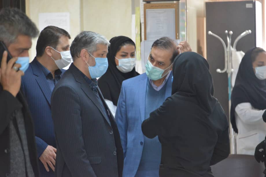 محمد-شبانی-شهردار-و-رئیس-ستاد-مقابله-با-کرونای-شهر-بهارستان-دُز-سوم-واکسن-کرونا-را-نیز-در-مرکز-بهداشتی-مهربد-تزریق-کرد.